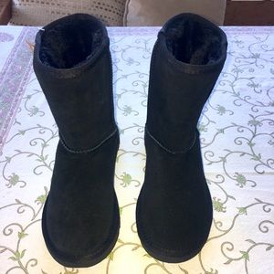 Women’s short swede booties
